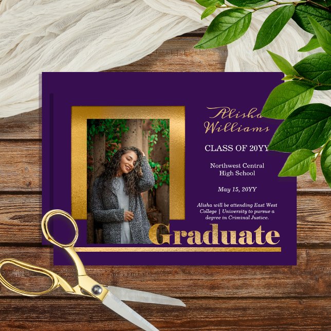 Faire-part Classy Elegant Gold Texte Gradué 1 Photo violet (Classy Elegant Gold Tone Text "Graduate" One Photo Purple Graduation Announcement - Print | Download)