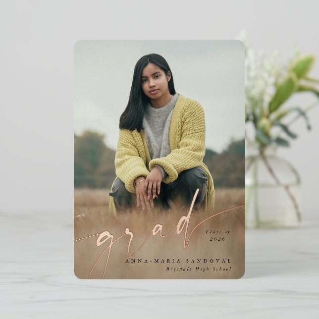 Faire-part de graduation de la photo Foil Script T (Debout devant)