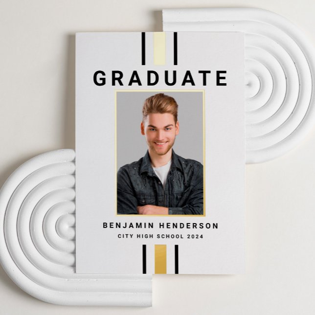 Faire-part de graduation moderne Black Gold Foil (Modern Black Gold Foil Graduation Announcement Card.)