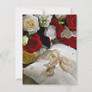 Faire-part de mariage avec roses et anneaux devant