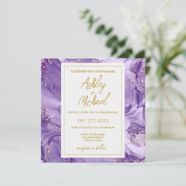 Faire-part de mariage en marbre Abstrait violet or (Debout devant)