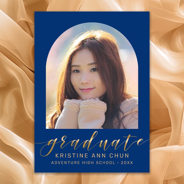 Faire-part Élégant Bleu Arc Or Script photo Graduation (Blue with Gold Script Photo Graduation Announcement)
