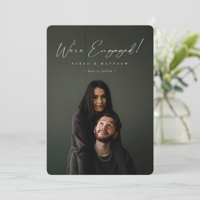 Faire-part Elégante main blanche écrite Script Fiançailles Ph (Debout devant)