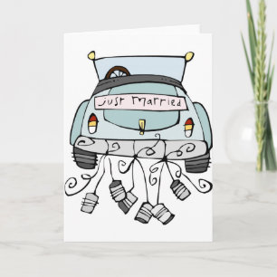 Faire-part Juste une voiture mariée traînant des boîtes