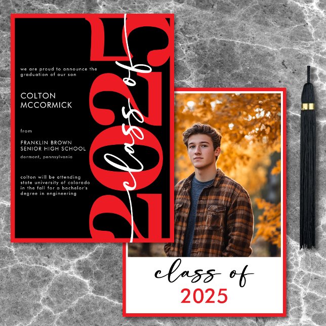 Faire-part moderne de la typographie rouge (Modern Red Typography Graduation Announcement)