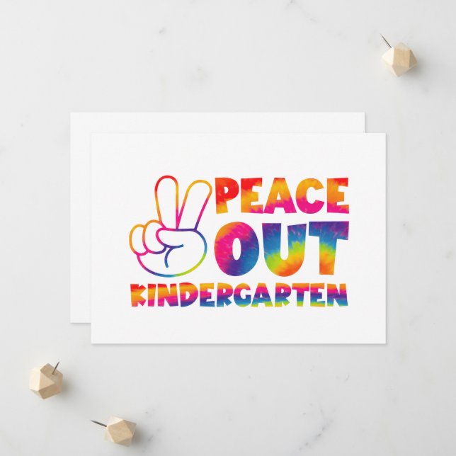 Faire-part Peace Out Kindergarten Tie Dye Dernier Jour De L'É (Devant/Arrière en situation)