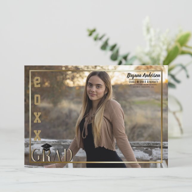 Faire-part photo de graduation Gold Border Grad (Debout devant)