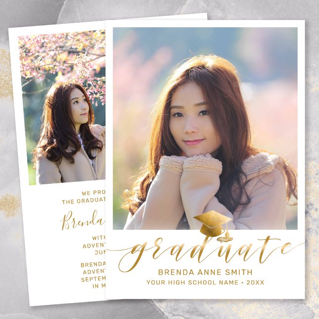 Faire-part Photo de Graduation moderne Casquette de script or (Modern Two Photo Gold Script on White Graduation Announcement)