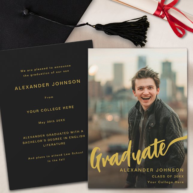 Faire-part Script d'or de photo moderne graduée noir (Minimalist graduate photo gold script black Graduation announcement card)