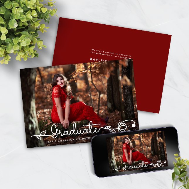 Faire-part Script manuscrit moderne Red Photo Graduation (Modern Handwritten Script Red Photo Graduation Announcement with Instant Download)