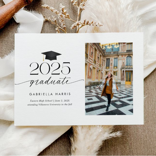 Faire-part Script moderne noir et blanc 1 Diplôme photo (Modern Black and White Script 1 Photo Graduation Announcement)