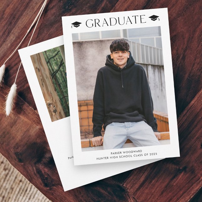Faire-part Simple diplôme 2 photos (Simple black and white cap 2 photo graduation announcements.)