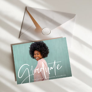 Faire-part Trendy Script Overlay Photo Graduation de deux