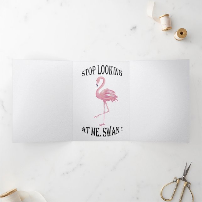 Faire-part Trois Volets Arrêtez de me regarder Swan (Intérieur)