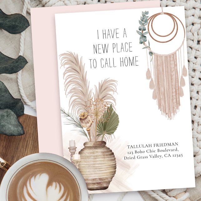 Faire-part Un nouvel endroit pour appeler à la maison Boho Ch (Boho moving announcement postcard with macrame wallhanging, pampas and dried palm)
