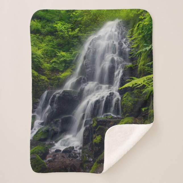 Fairy Falls | Colombia River Gorge Oregon. Sherpa Blanket (Front)