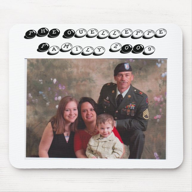familypic2009, THE Ouellette Family 2009 Mouse Pad (Front)