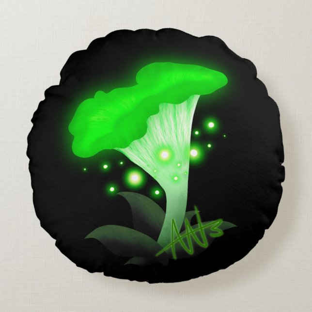 Fantasy Chanterelle Glowing Green Mushroom Round Pillow (Front)