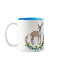 Faon dans la tasse de digitales