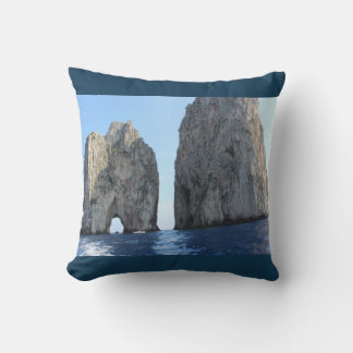 Faraglioni di Capri - cuscino fotografico blu Throw Pillow