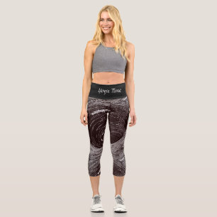 Fascinating Retro Black & White Vortex  Capri Leggings