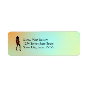 Fashion Girl in Red Dress Retourner l'adresse Étiq