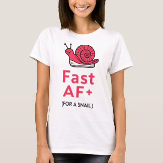 "Fast AF : T-shirt escargot portant le Basket