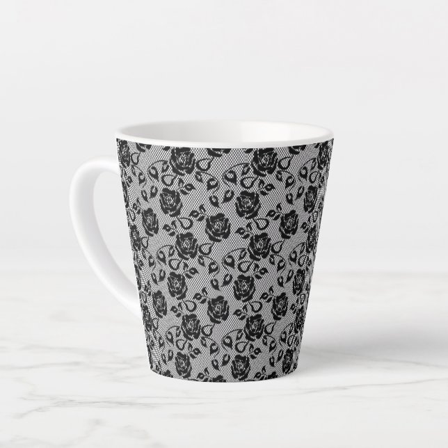Faux Black Lace Roses Fishnet Latte Mug (Angle gauche)