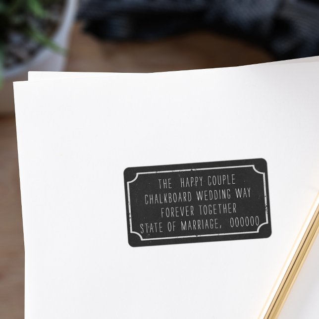 Faux Chalboard Style Étiquette de adresse (Add your name and address to these rustic black and white chalkboard style labels)