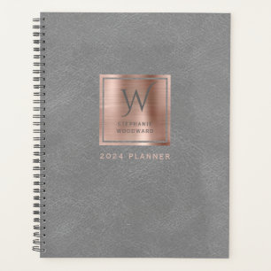 Faux cuir aspect gris rose or Monogram 2024