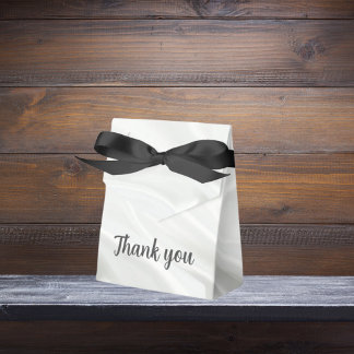 Favour box white silk customized message