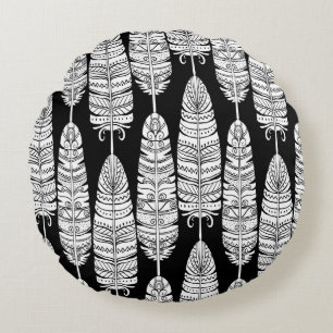 Feathers boho: black and white pattern round pillow