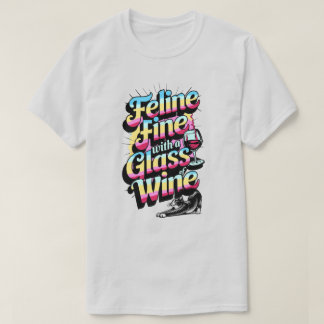 Féline fine avec un verre de vin t-shirt chat