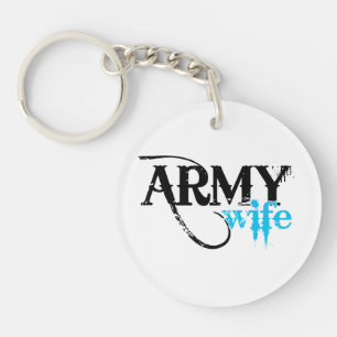 Femme de l'armée en état de détresse
