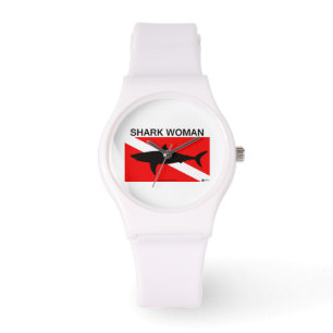 Femme de requin montre