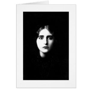 Femme victorienne avec une expression hantante