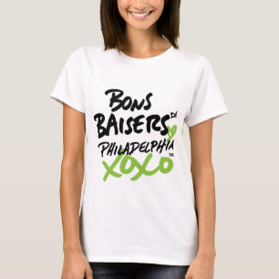 Femmes avec Love dans le T-shirt français