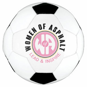 Femmes du ballon de soccer d'Asphalt