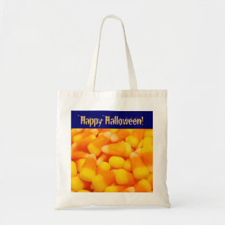 Festins heureux de bonbons au maïs à sacs