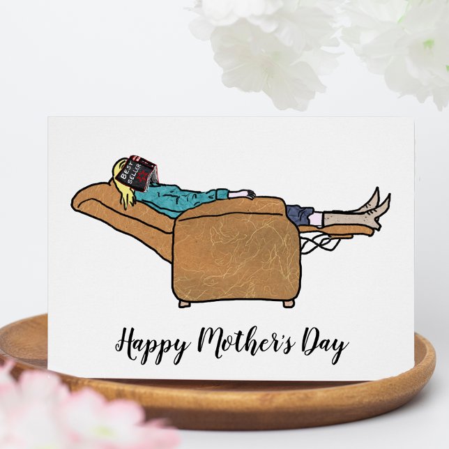 Fête des mères drôle Maman s'endort avec le livre (Funny happy Mother’s Day mom asleep with a book. Unique beautiful collage art)