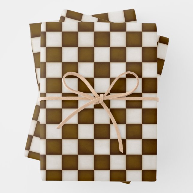 Feuille De Papier Cadeau À damiers Brown et blanche antique (En situation)