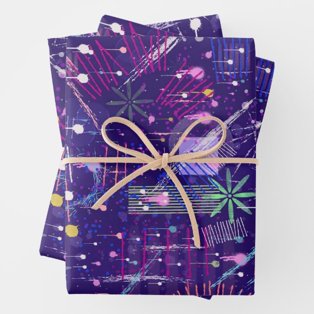 Feuille De Papier Cadeau Abstrait Maximaliste sur Fond Violet (En situation)