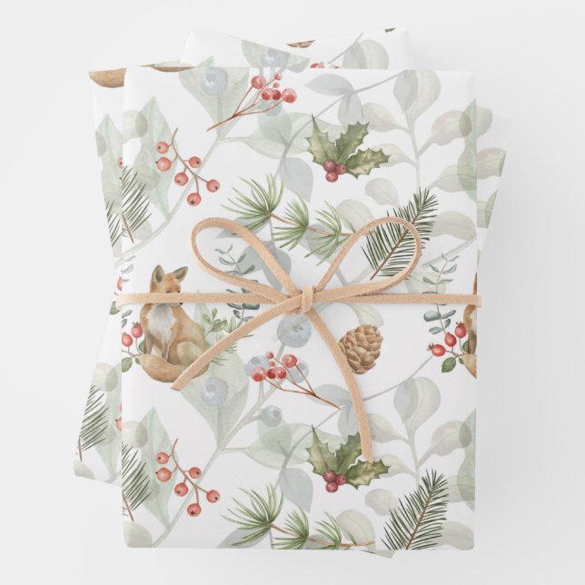 Feuille De Papier Cadeau Aquarelle Renard de Noël, Branches de pins, Baies (En situation)
