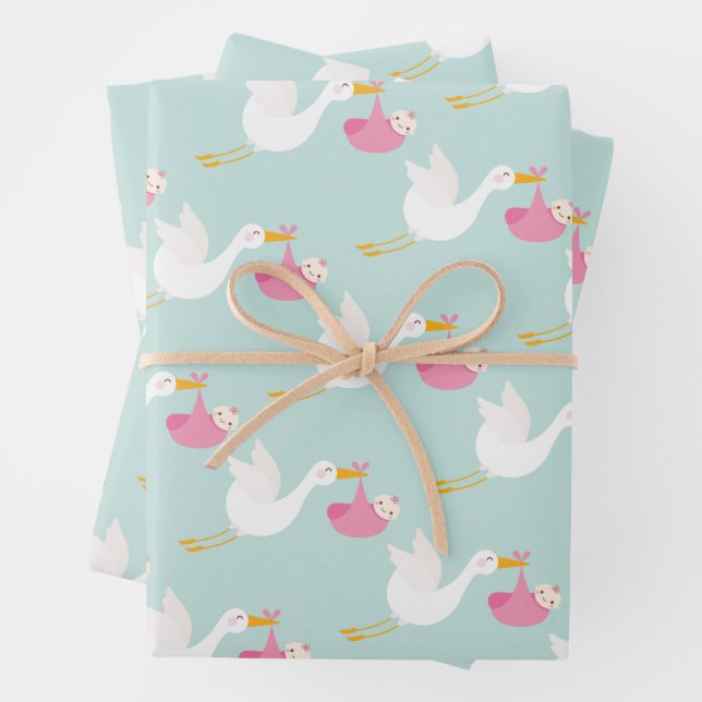Feuille De Papier Cadeau Baby shower de fille à cigogne rose (En situation)