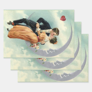 Feuille De Papier Cadeau Baiser victorien vintage sur une lune de croissant