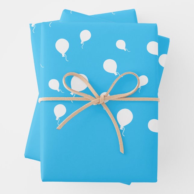Feuille De Papier Cadeau Ballons blancs sur bleu pastel (En situation)