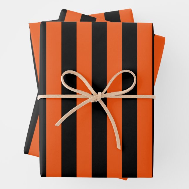 Feuille De Papier Cadeau Bandes d'Halloween orange et noir (En situation)