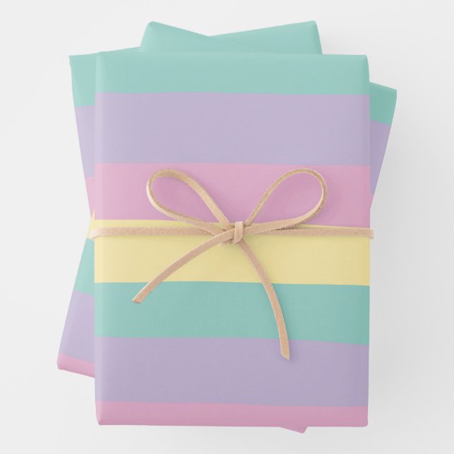 Feuille De Papier Cadeau Bandes Inégales Pink, Jaune, Violet & Vert (En situation)