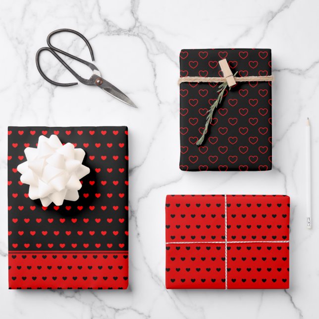 Feuille De Papier Cadeau Beau Et Élégant Rouge Et Coeurs Noirs Motif (Recto)