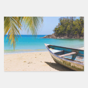 Feuille De Papier Cadeau Belle plage tropicale avec bateau à rames